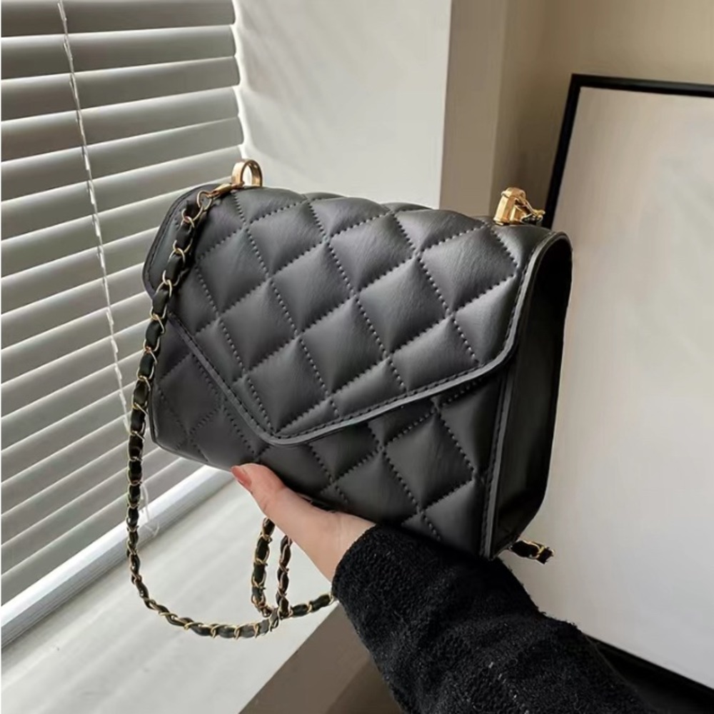 NWT black crossbody bag🤍